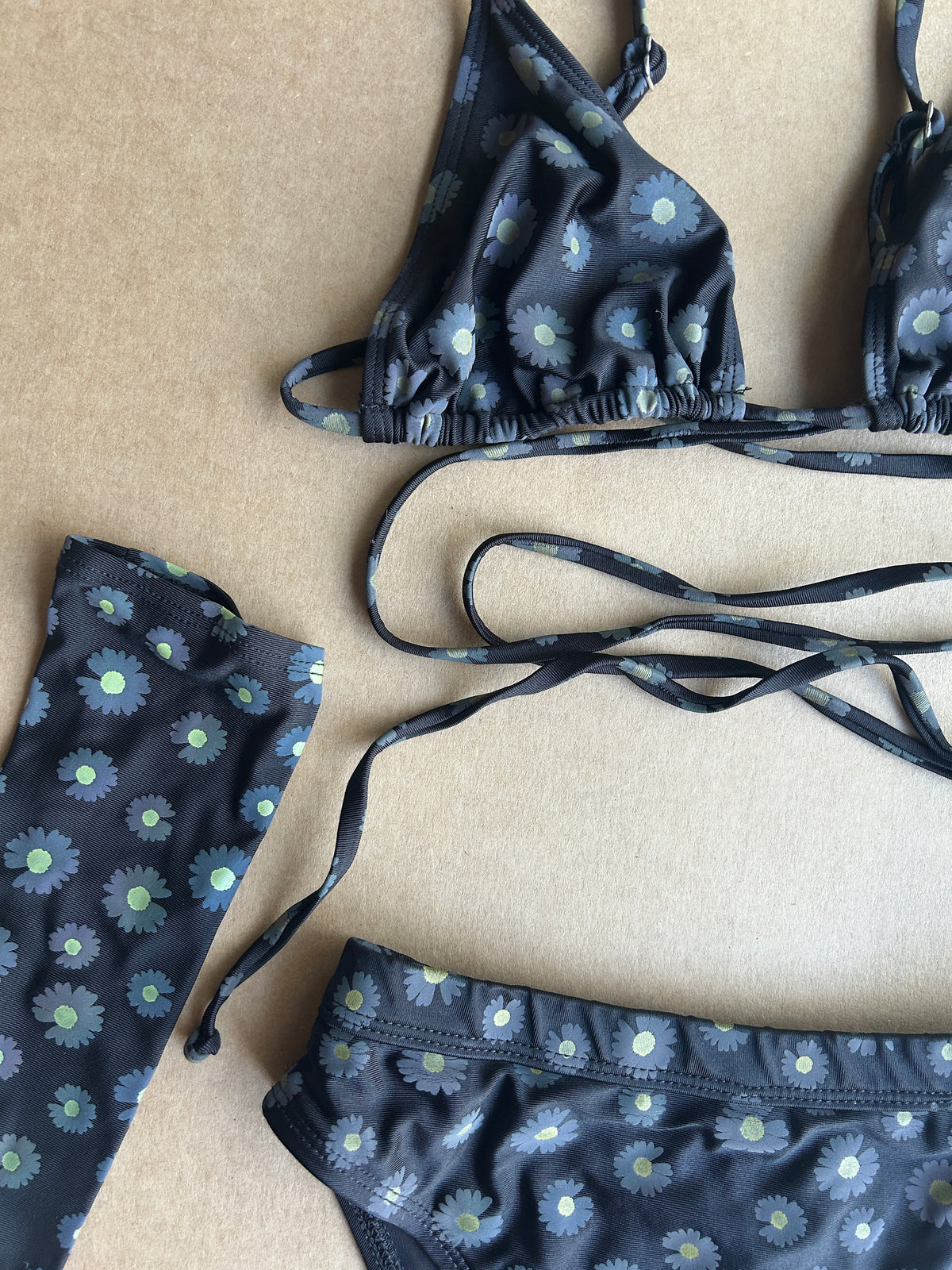 Dark Reflective Daisy Set