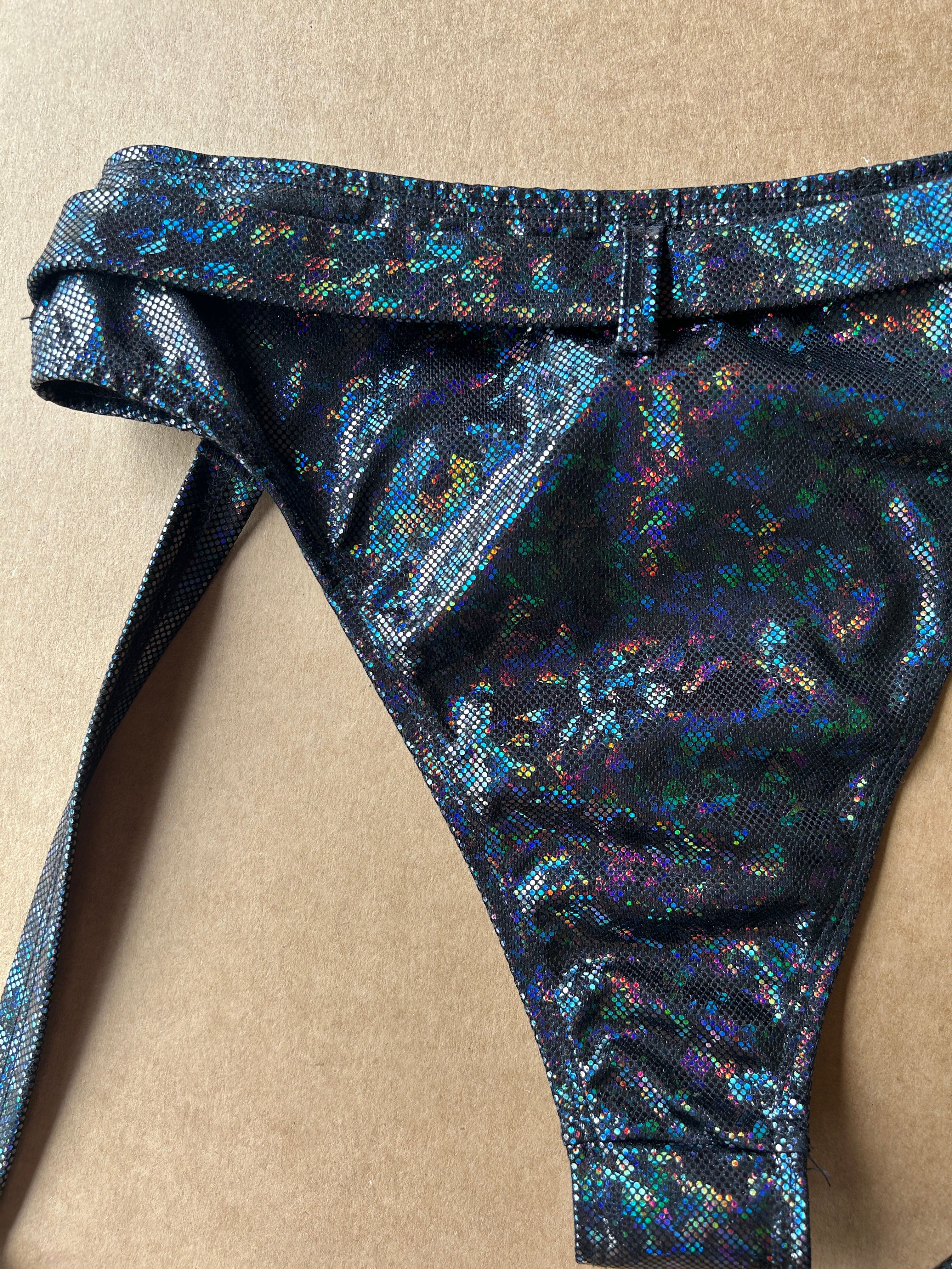 Holographic Shattered Glass Bottoms